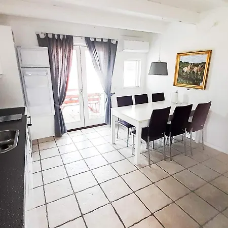 6 Person Holiday In *